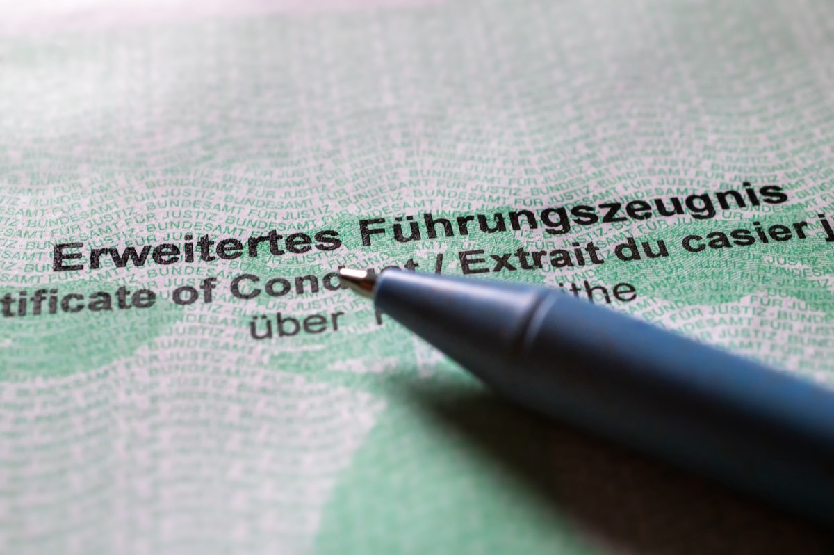 Führungszeugnis übersetzen lassen – beglaubigte Übersetzung von Führungszeugnis durch Übersetzer für Deutsch, Englisch und 75 weitere Sprachen